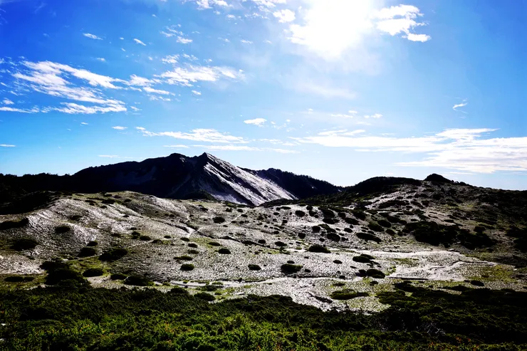 ▲主峰稜線眺望東峰