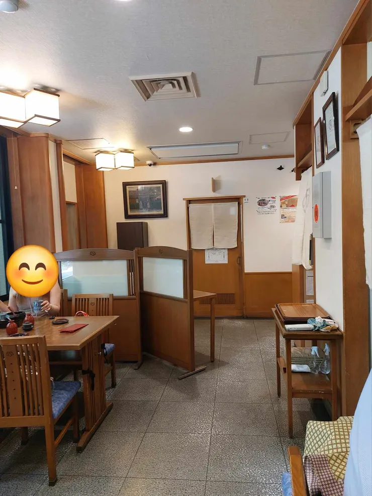 店內的裝潢也十分明亮舒服，店員也十分親切