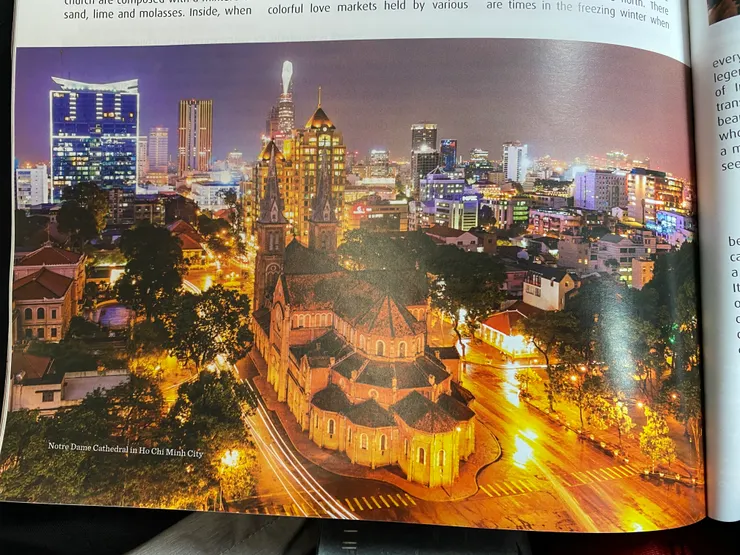 飛機上的雜誌,因為這座教堂在整修沒拍到完整貌