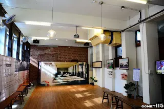 首先進入的空間為以前的候車室