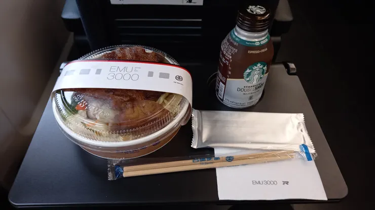 這是去年12月的騰雲座艙騰雲便當!台北鐵路餐廳所製作!