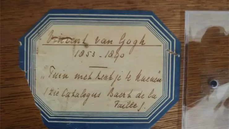 《春日花園》背後的標籤。圖片來源:X/@brand_arthur