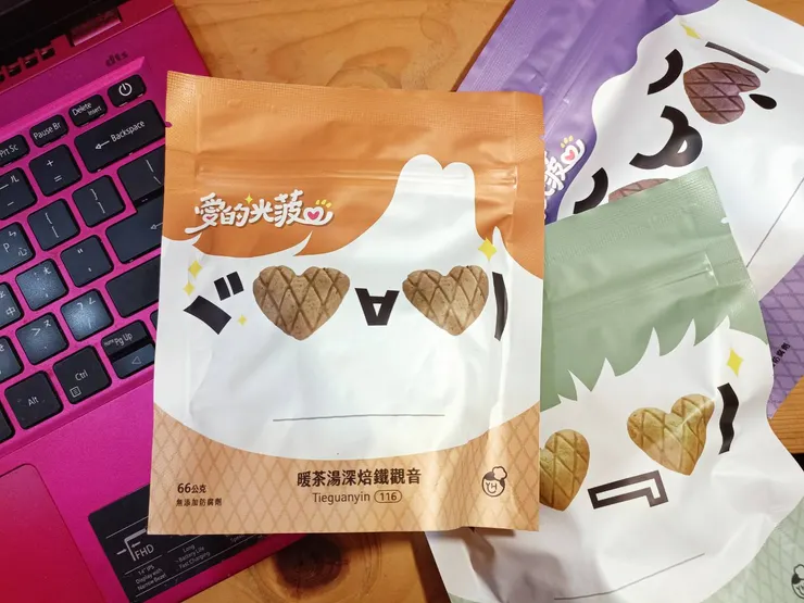 愛的光菠手工餅乾──青草地蒜芝 、藕陣雨仙芋、暖茶湯深焙鐵觀音