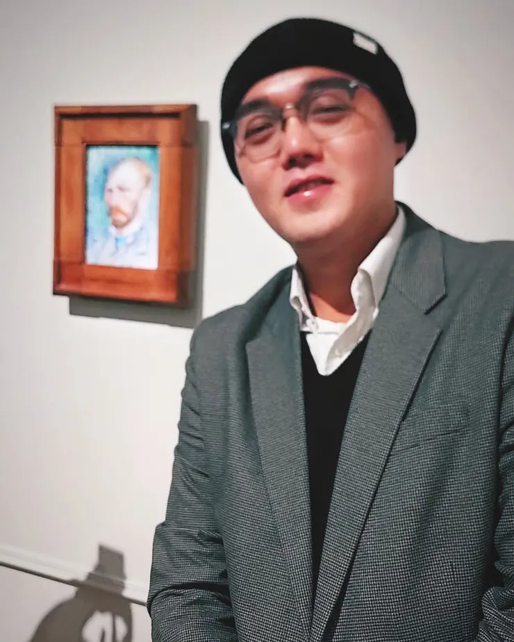 這張照片中,鏡頭快門到底聚焦於何處?終究是個謎。