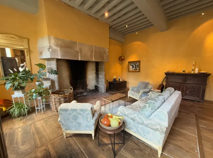 想要冬天夜𥚃坐在這𥚃烤著火、喝點酒、聊著天