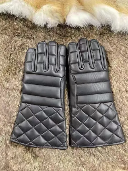 帶有襯墊的皮手套/padded gloves 