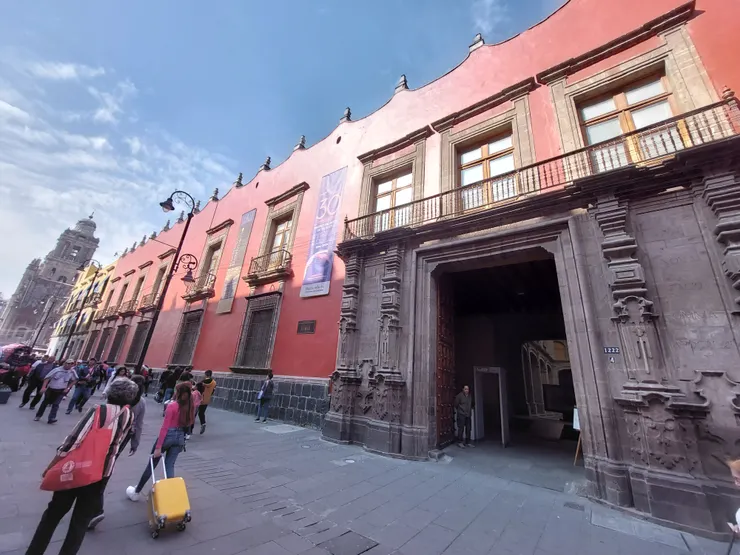 派籌入Palacio Nacional 國家宮的門口