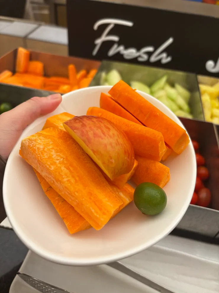 我自己裝滿紅蘿蔔和一顆金吉!