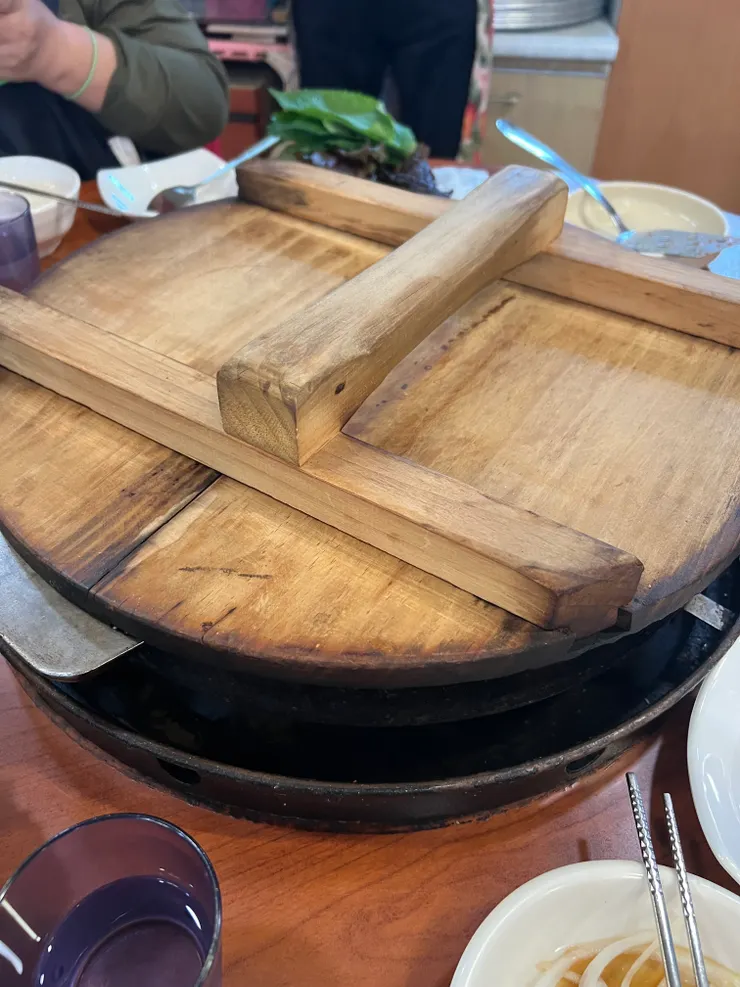 接著蓋上蓋子悶熟，姨母會設定計時器，精準掌控時間