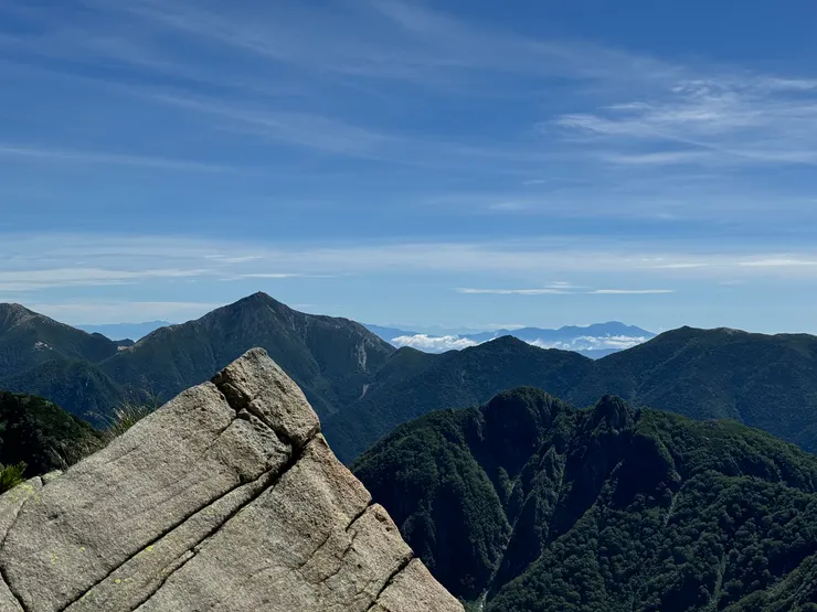 爬到「牆頭」上的展望