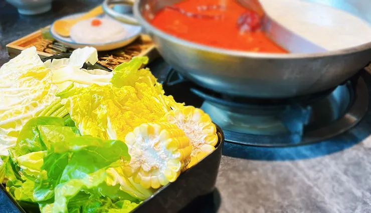 桃園青埔美食【怎麻辣頂級鴛鴦火鍋】麻辣鍋推薦