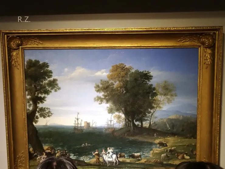 踮起腳尖舉高手機,還是避不開頭殼  ([陳傳義]拍攝)