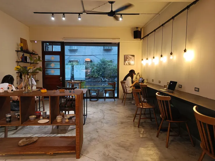 溫暖而復古的用餐環境