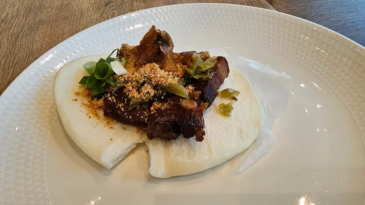 早餐居然有割包!當然要拿來吃囉!