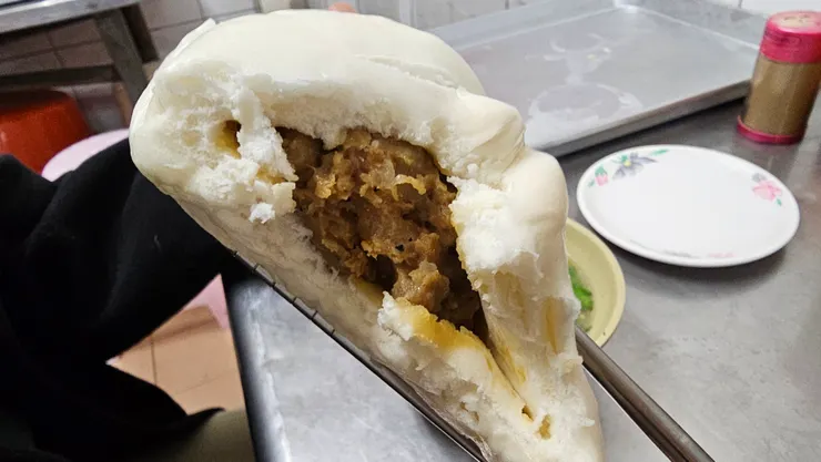 肉包內餡也是相當飽滿!