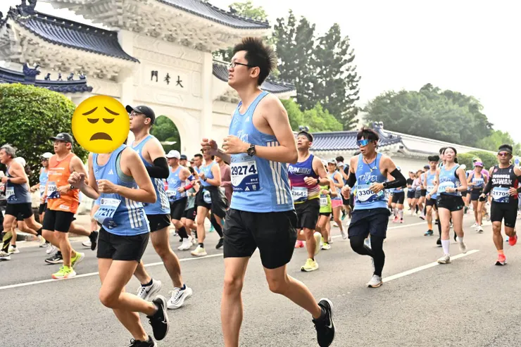 整路人潮都很多