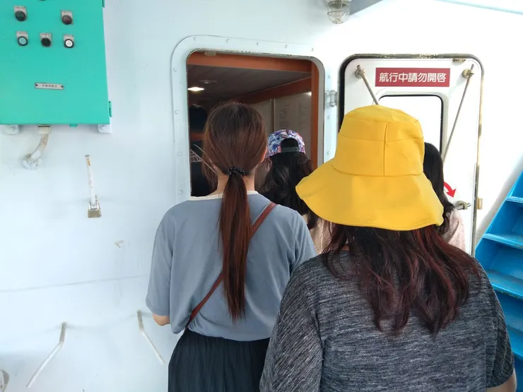 劇中~ 要豪賭的人員陸續上船。