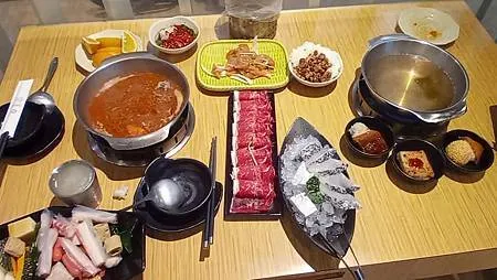 [宜蘭美食]宜蘭市熱門人氣富美海鮮鍋物，各式海鮮、肉類火鍋主