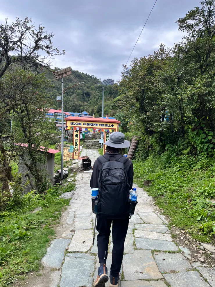 走著走著，終於到登頂前的村莊