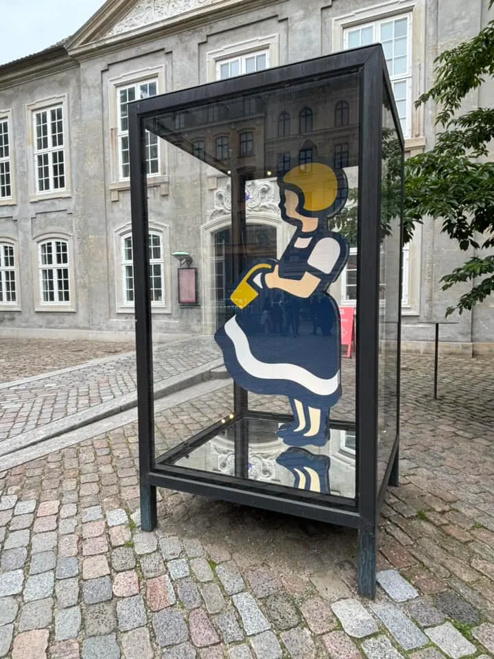 這期的特別展覽是丹麥連鎖超市 Irma 的設計歷史，門口穿著藍色裙子的小女孩立牌，是 Irma 的著名標誌，該超市成立於 1886 年，是世界上最古老的連鎖超市之一