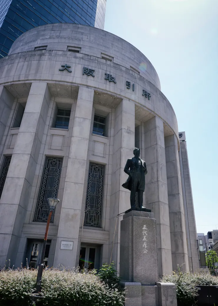 大阪証券取引所-五代友厚像