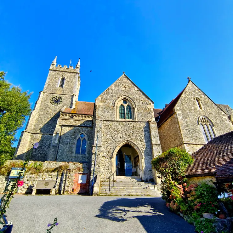 【聖倫納德教堂南側正門】