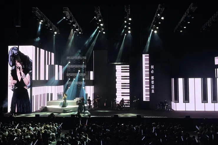 經典情歌讓台下歌迷跟著大合唱