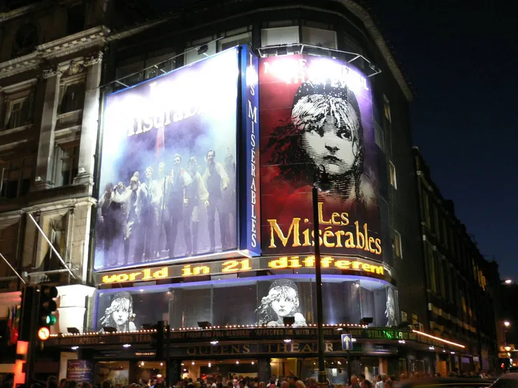 離場時同行友人拍下該趟行程中,唯一一張倫敦的夜晚