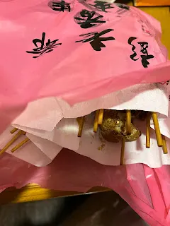 再從另一個角度思考，每個人都是神，只是因為未能將內在的神性給引導出來。當然可以選擇什麼也不做，就自動導航的過完這一生，因為人生劇本早已安排好；但也可以選擇，試著將內在的神性引導出來，縱使這一生的結果不會改變，但卻可以提升內在的心靈層次。