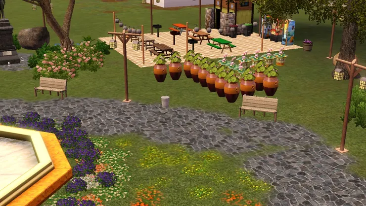 長椅後是另一個區域，看來很熱鬧。