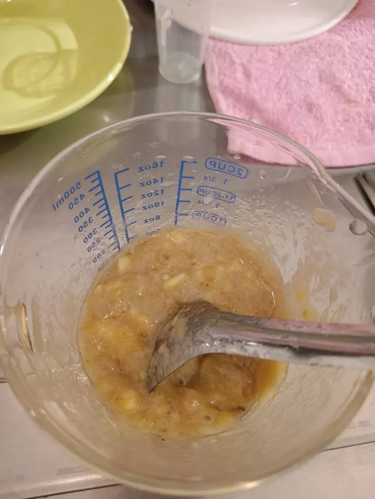 剝好的香蕉壓成泥狀