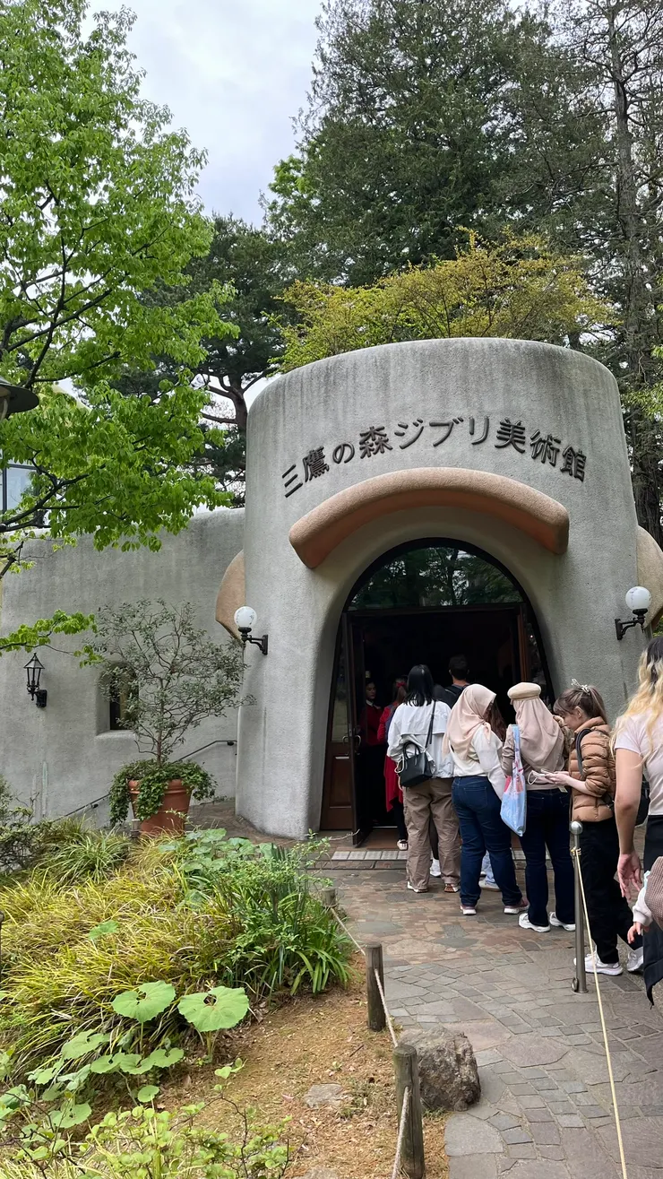 雖然要排隊,但興奮的心情比較多。