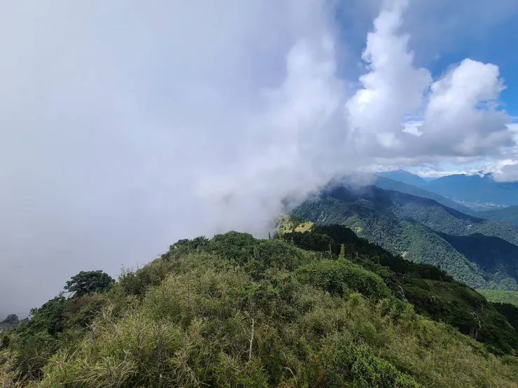 回拍巴巴山側,雲層太厚了,不久後可能就要下雨