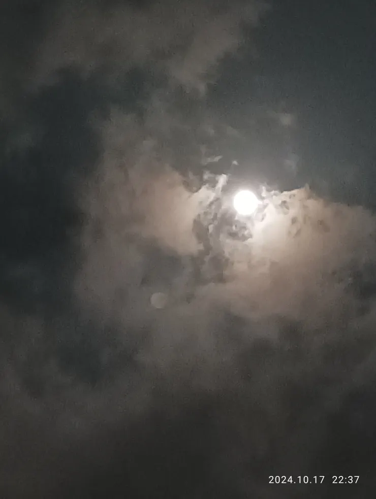 月叩門響將影留，自家台上拍攝，另一較小的疑是金星