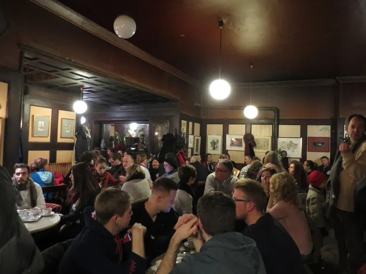 雖然沒有上面三間漂亮，仍然是在地人最愛的咖啡館