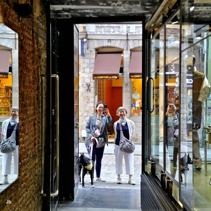 【經過裝潢令人印象深刻的成衣店SERIE NOIRE】