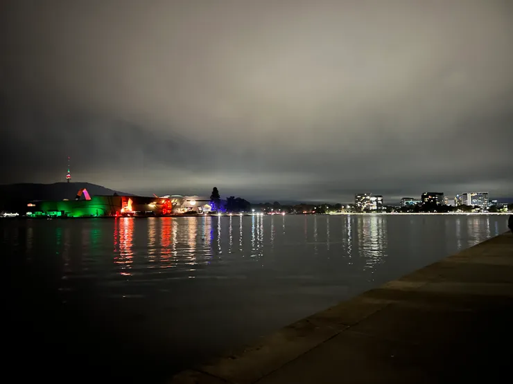 夜晚的伯利·格里芬湖