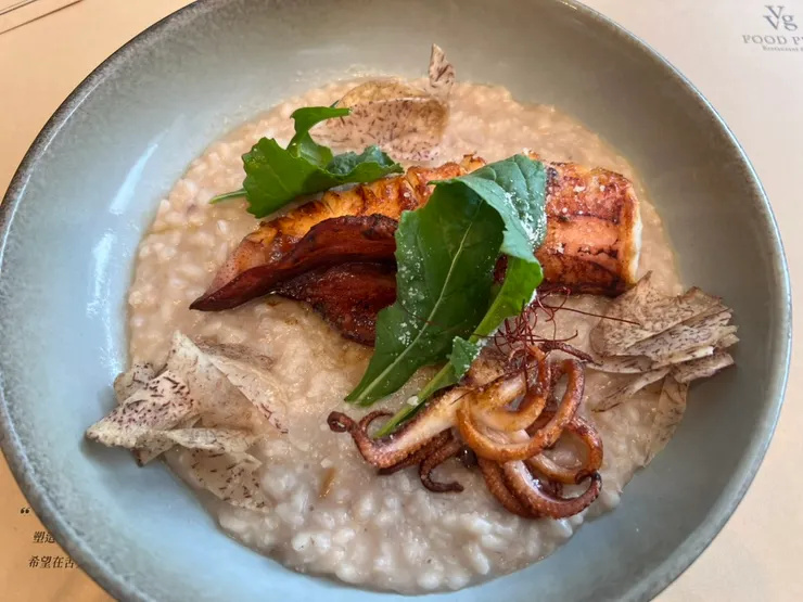 我吃碳烤小卷、大甲芋頭燉飯，碳烤的小卷滋味特別香