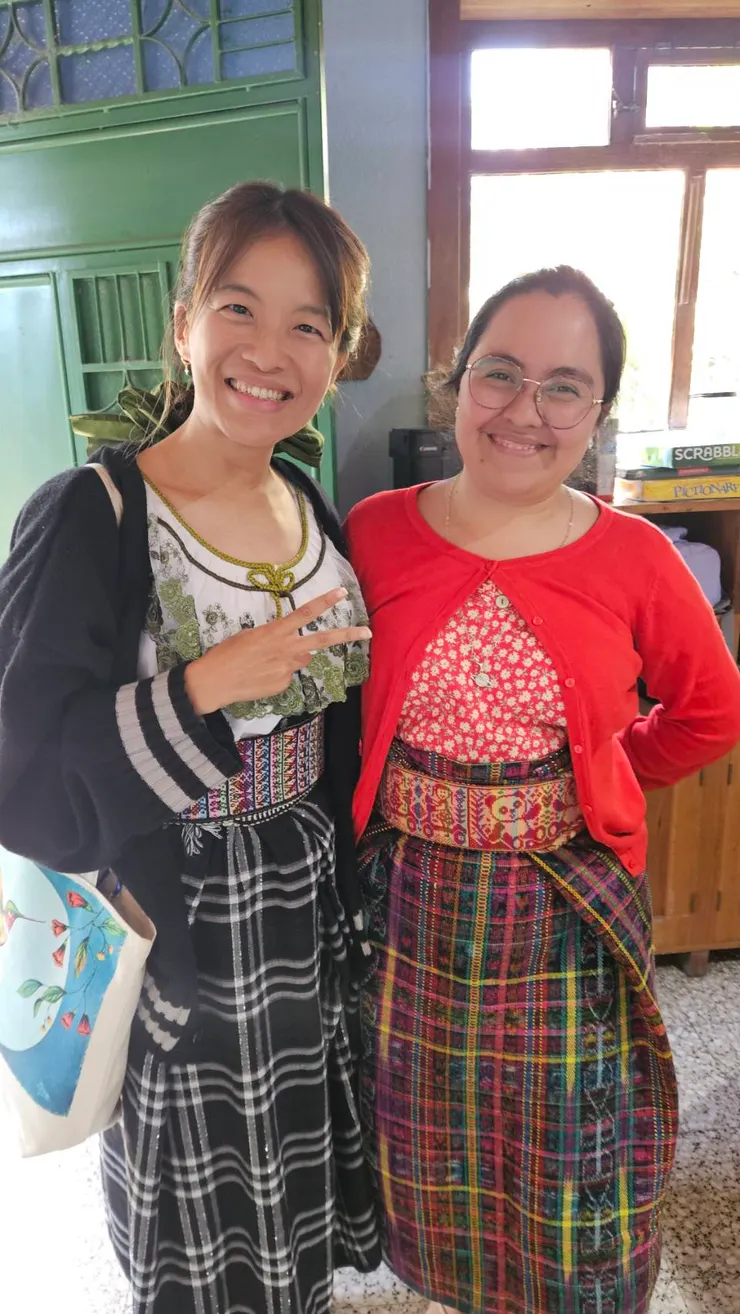 穿著馬雅文化的傳統服飾,感覺都變身成青春少女了。