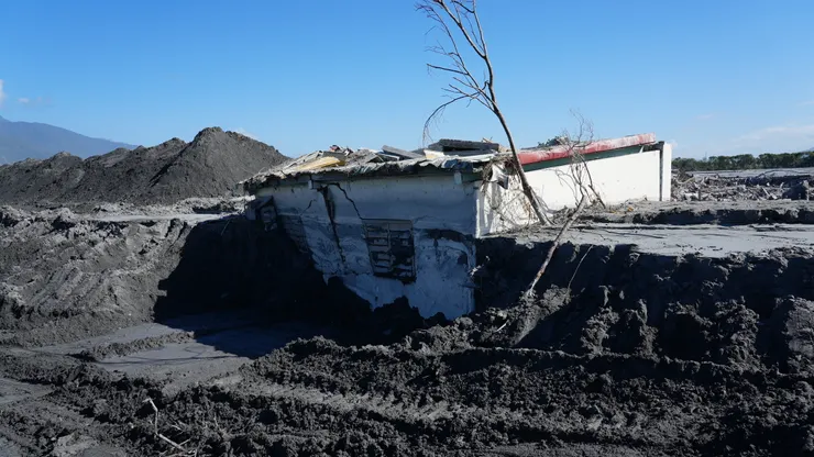 該路段土石淹沒民宅的高度剖面