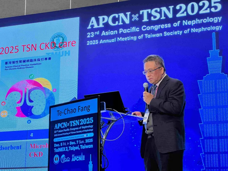 圖說：北醫大腎臟內科教授方德昭於2025亞太腎臟醫學會議中，剖析腸腎軸機轉，點出精準檢測親蛋白尿毒素「硫酸吲哚酚」是掌握腎友健康的關鍵之一。（資料來源：偉喬生醫）