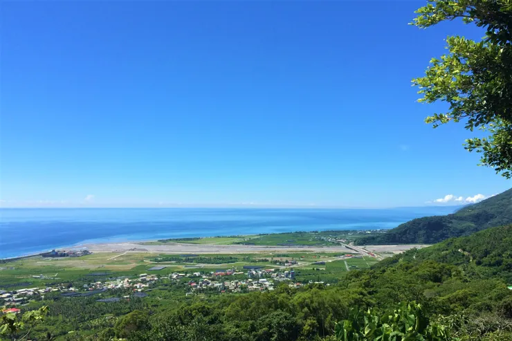 前往金針山的半山腰處，海天一色，讓人心曠神怡
