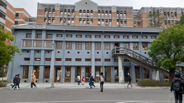 從學生活動中心望向工博館。