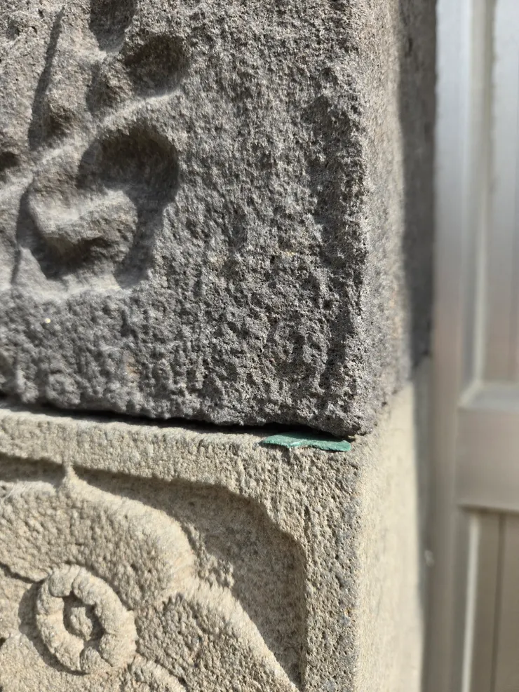 用硬幣坎住的是實用性還是民俗味
