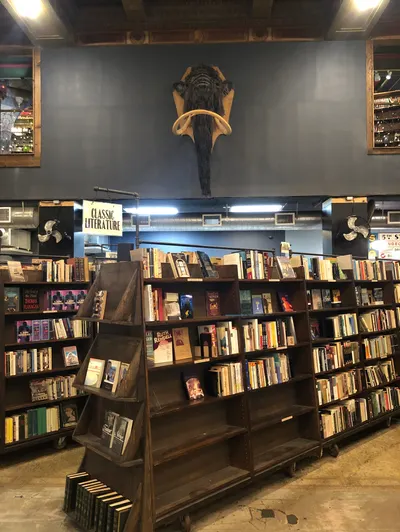 Huang Yung Hui的沙龍