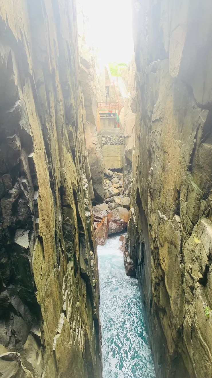 從一線天裡回首來時路。