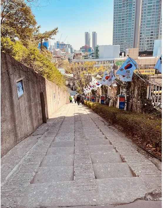 由90階階梯所組成的『三一獨立運動路』。