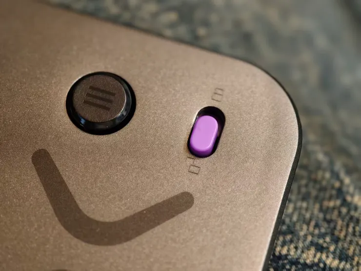 可以上鎖避免誤觸。