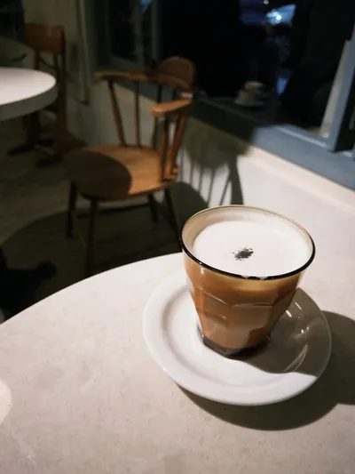 péakie｜三角窗咖啡館的幻想