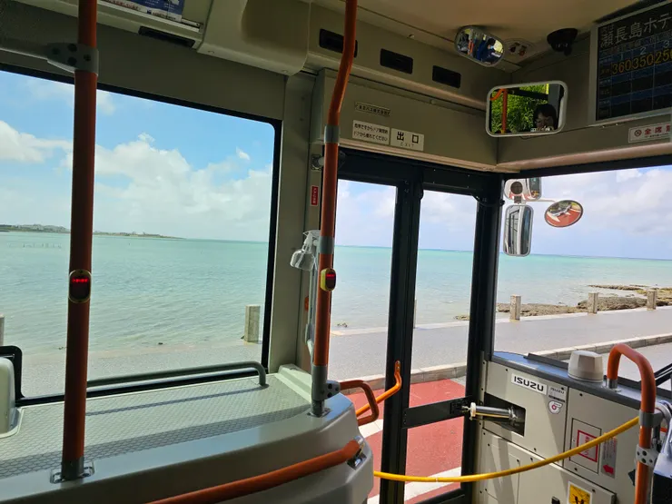 攝於公車上，應該是瀨長島附近的海。